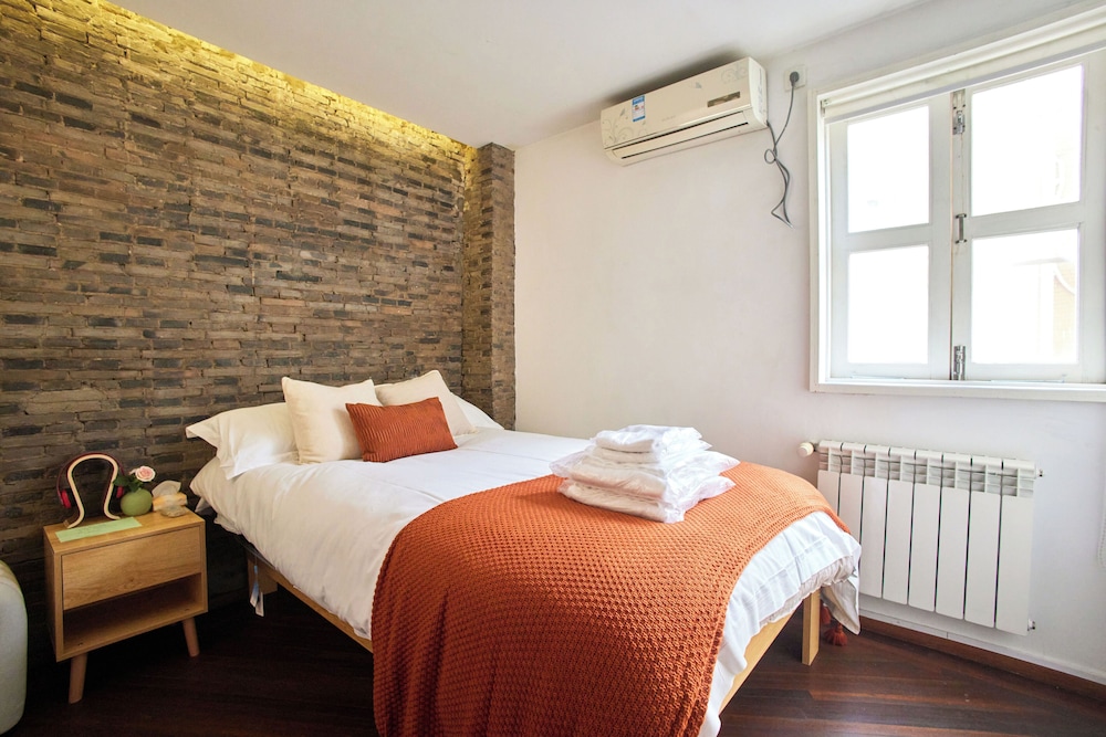 Book and Bed-Jingan Temple