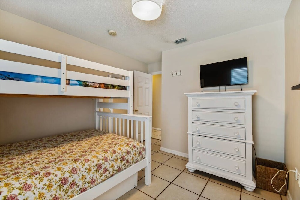 4BR Lake Berkley Home w/ Private Pool