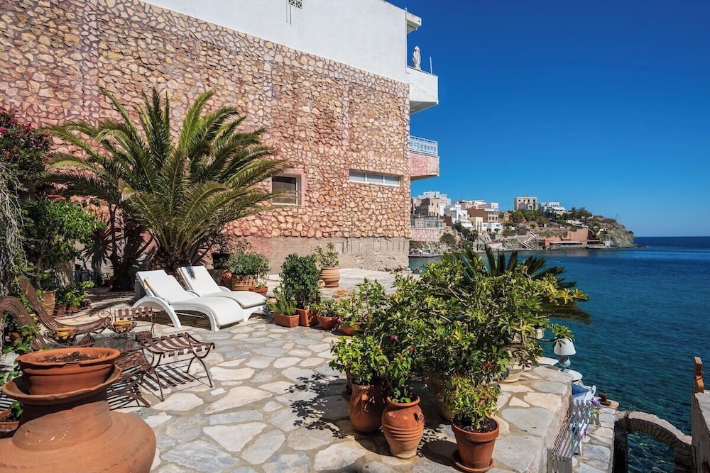 Seaside Neoclassical Property in Vaporia Ermoupoli