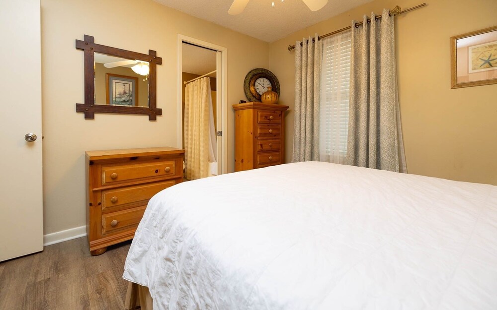 Phoenix Vi 6513 3 Bedroom Condo