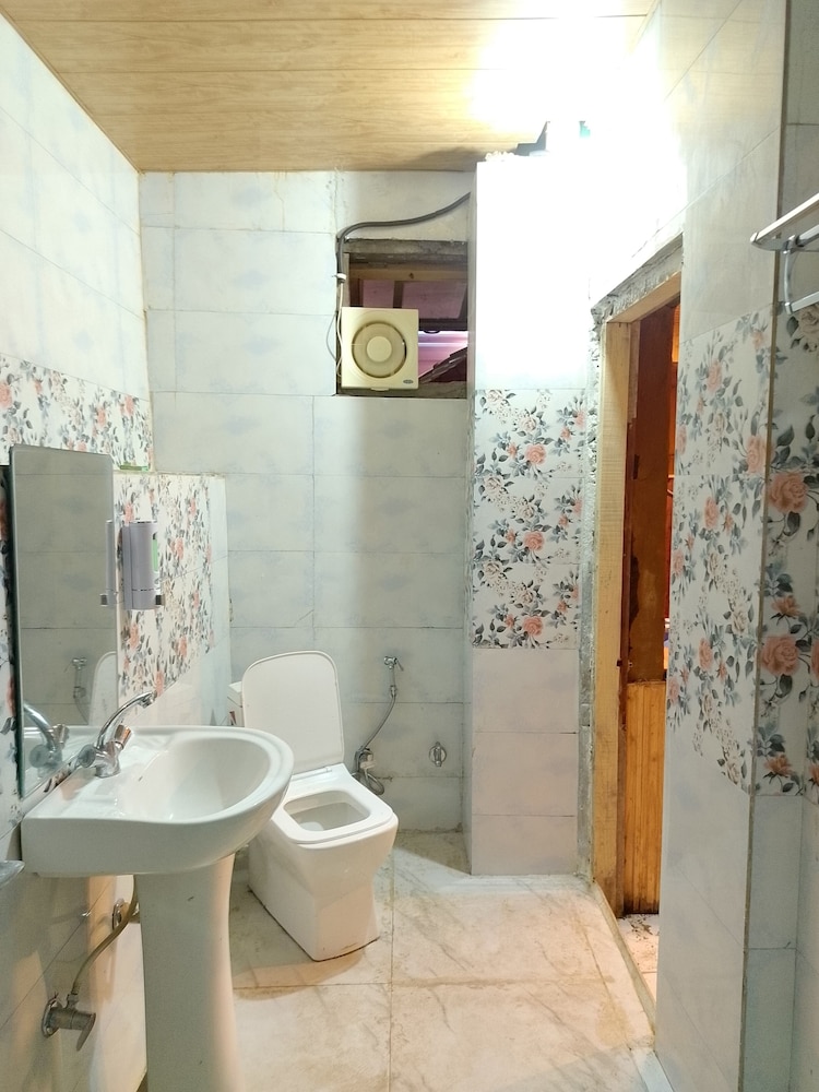 Tirthan Village Resort