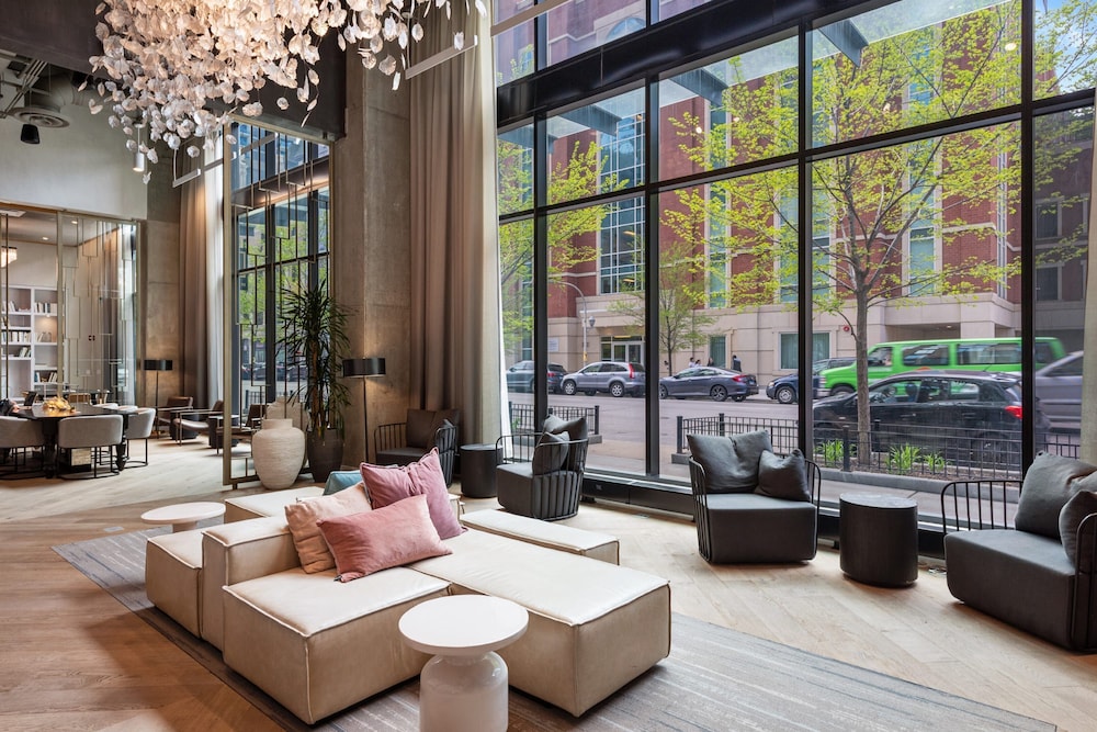 Mag Mile Retreat Stunning Views High-end 2BR