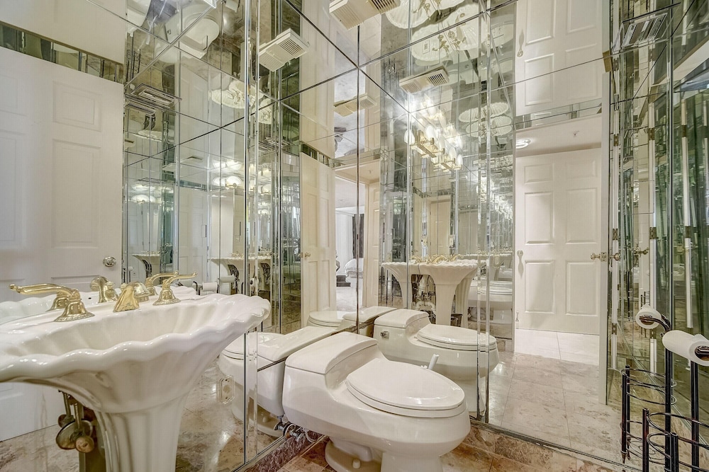 Sherwin Condominium 1801