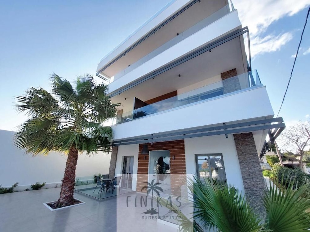 Finikas Suites & Apartments by Airstay