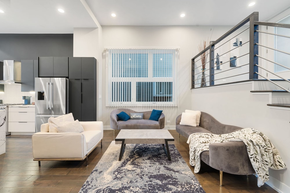 Magnificent NEW Home w 8 Beds Free Parking