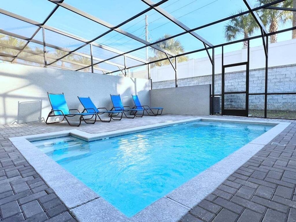 Large 5 Bed Family Townhome With Splash Pool 5 Bedroom Townhouse