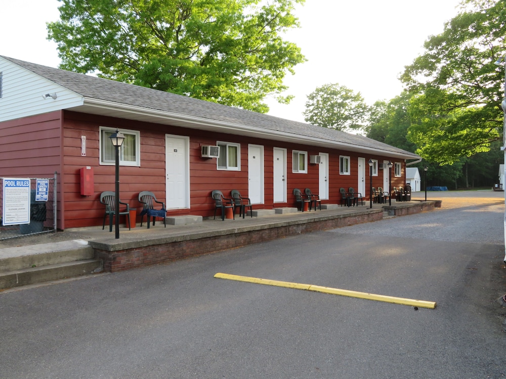 Red Ranch Motel