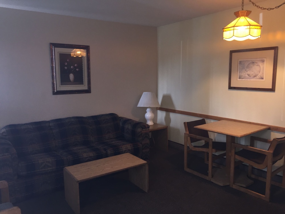 Tyee Village Motel