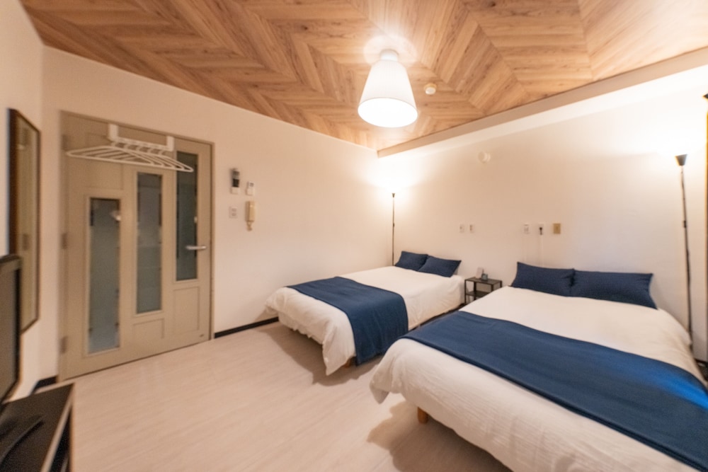 Namba West 5 connecting room