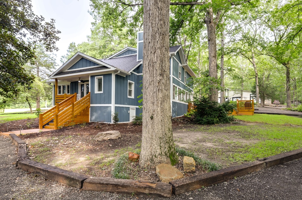 Blythewood Modern Cottage Retreat: Deck & Grill!