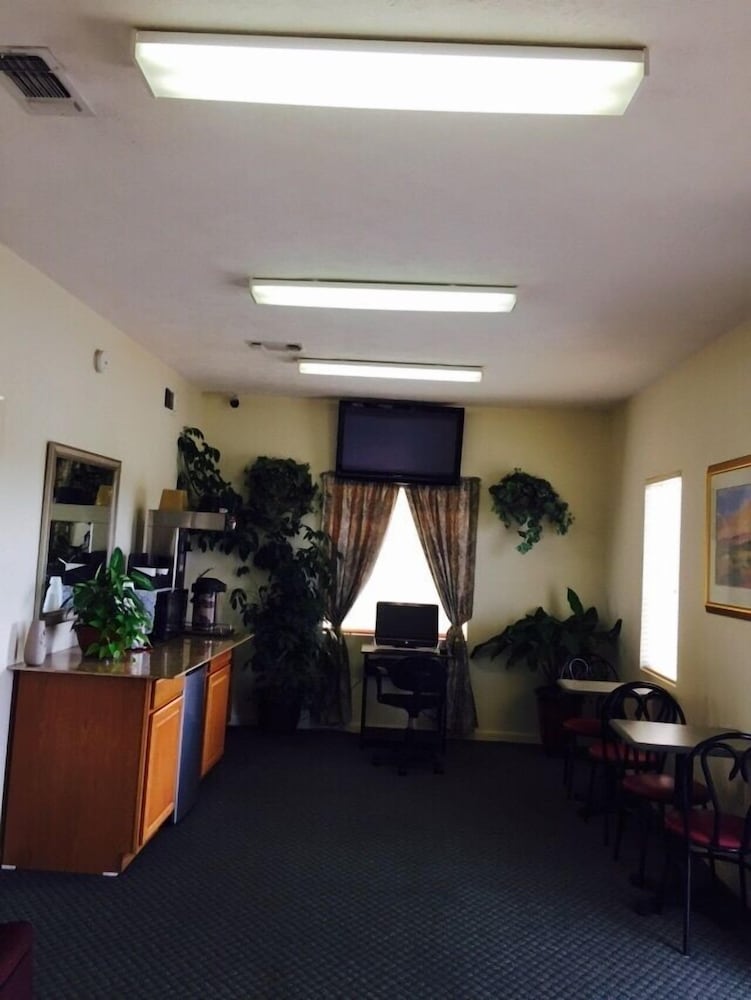 Royal Inn Taylorsville - Property Image 25