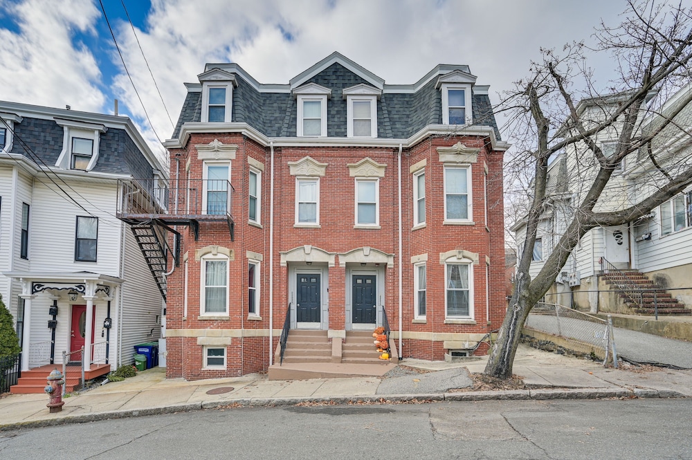 Cozy Somerville Studio: 2 Mi to Boston, Walk to T! view 5