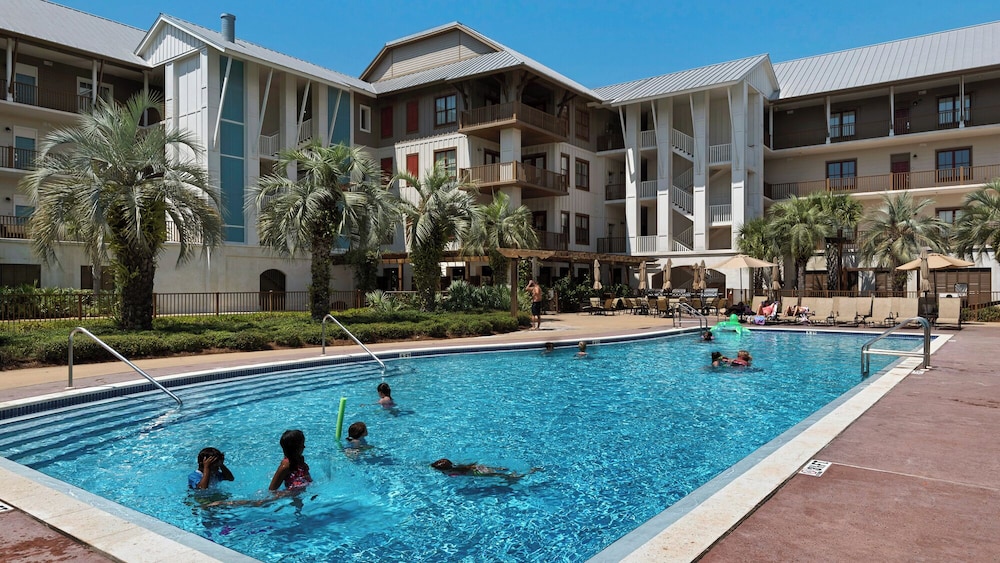 Coastal 3BR Condo With Pool & Shuttle : Snowbird Friendly!