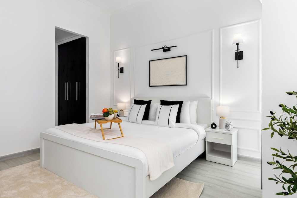 Maison Privee - Sleek Stay in Dubai Marina’s Famous Twisting Tower