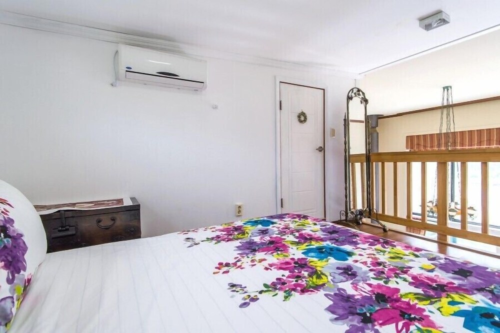 Sunny Junny Pension