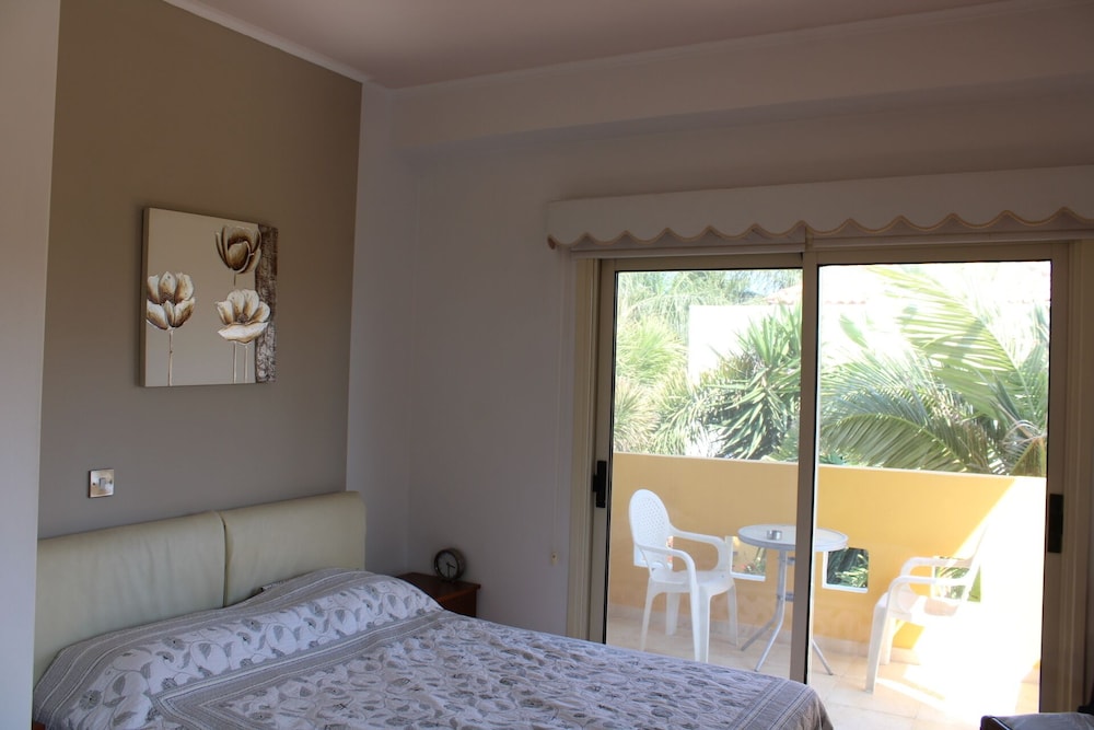 Immaculate 3-bed House in Pentakomo view 4