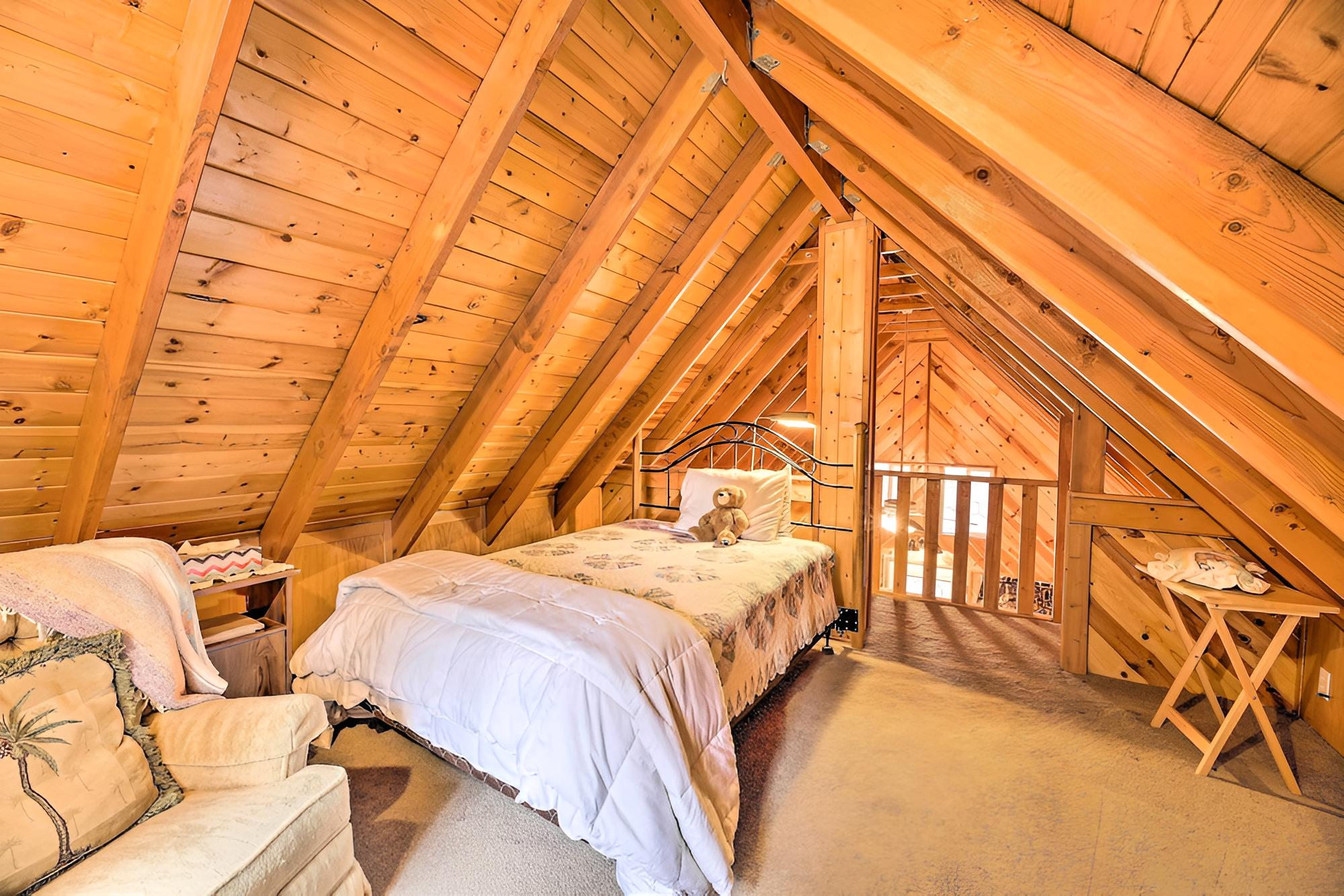 Cute Pinetop Cabin w/ Gas Grill - Hike & Golf! view 2