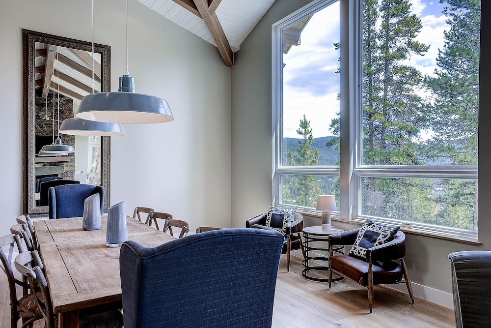 Sunrise Ski Haus 4 Bedroom Home by RedAwning