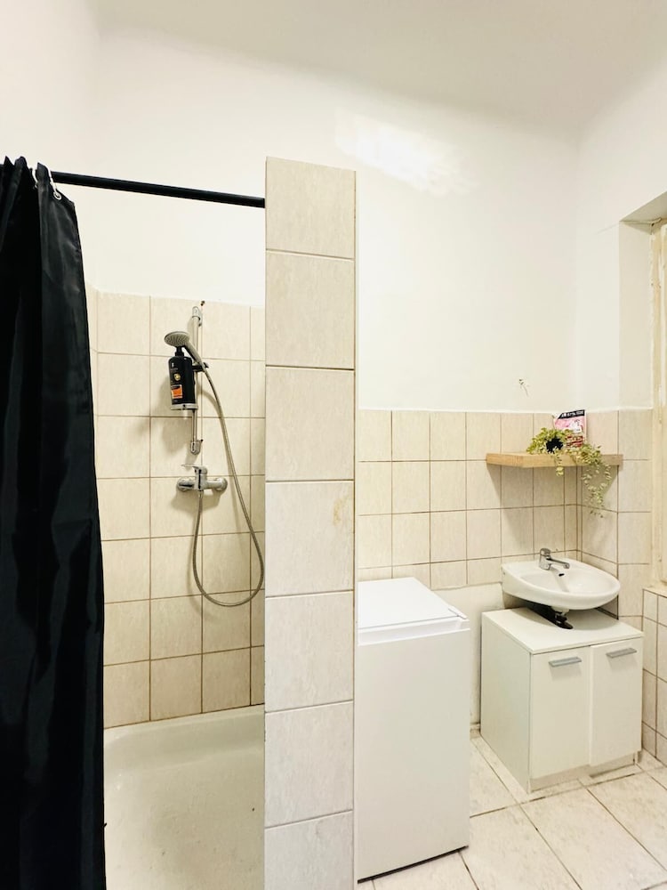 Comfortable 2BR Retreat Near Stadthalle