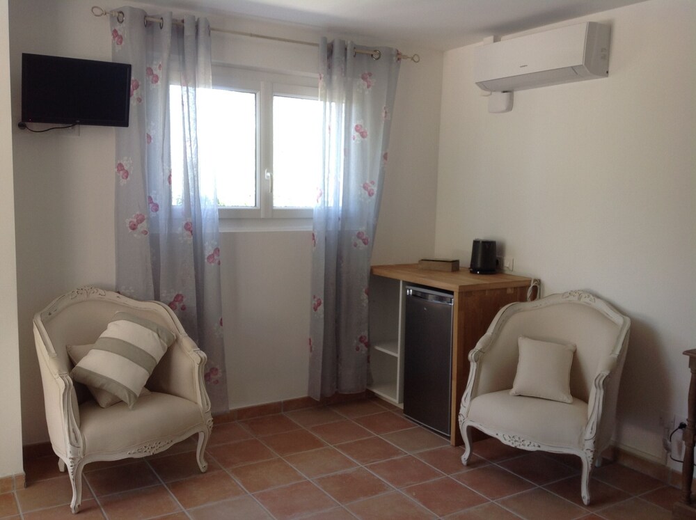 Photo 33