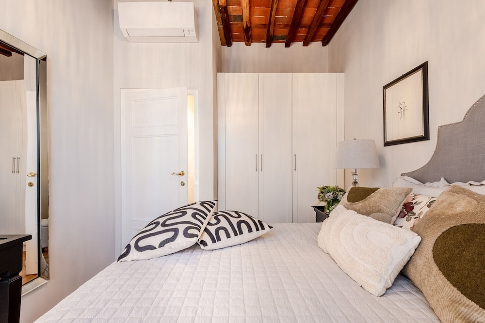 Casa Meg in Lucca With 3 Bedrooms and 2 Bathrooms