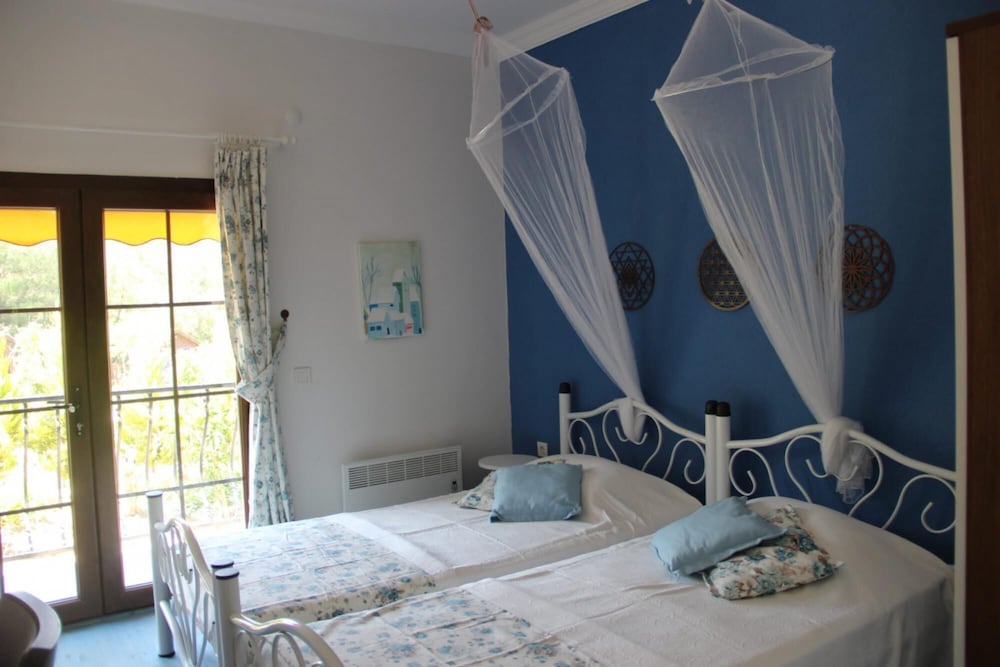 Comfy Apart Surrounded view 2