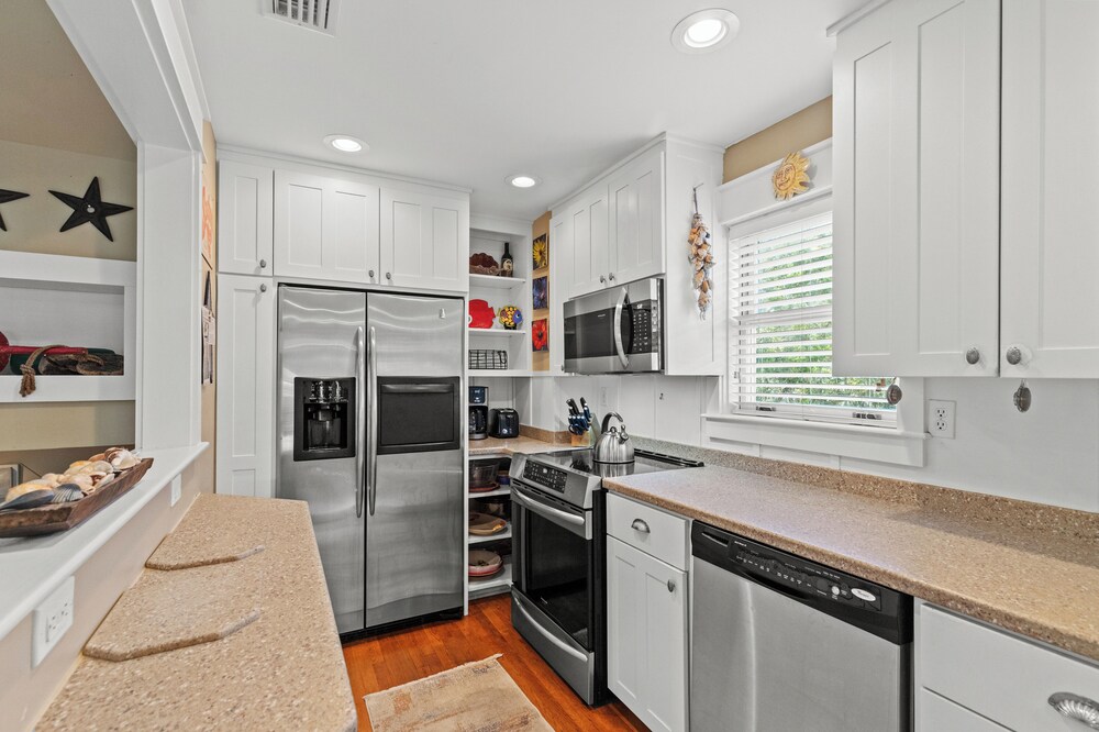 Seabatical! 3BR 2BA Coastal Retreat for 8 Relax, Unwind, and Recharge