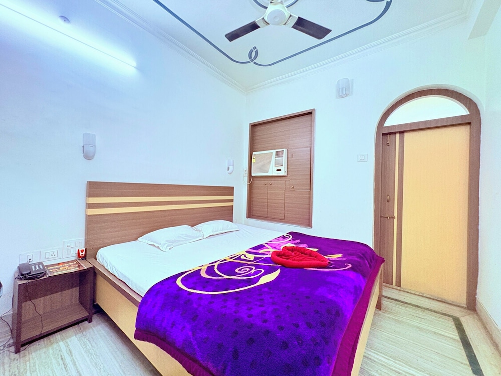 Binapani Hotel & Restaurant Tarapith
