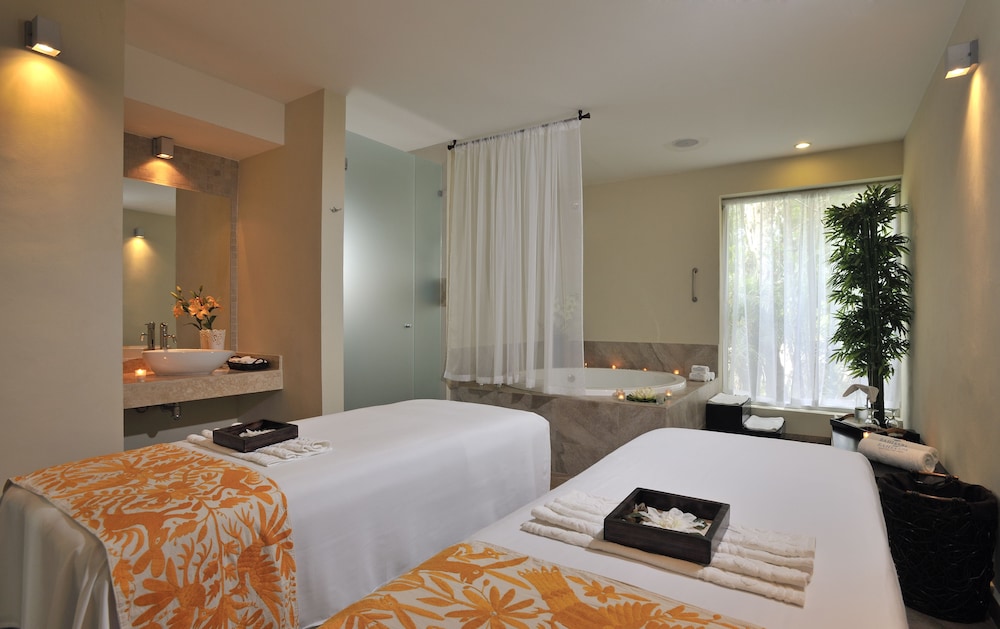 Bahia Principe Vacation Rentals - Three-Bedroom House