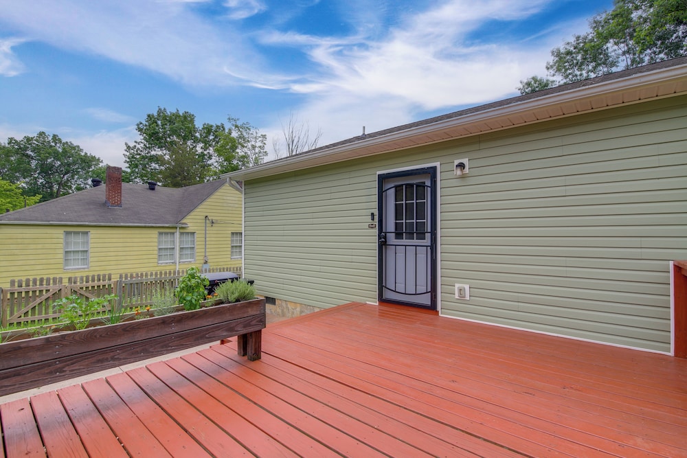 Commuter-friendly Home: 3 Mi to Dtwn Knoxville!