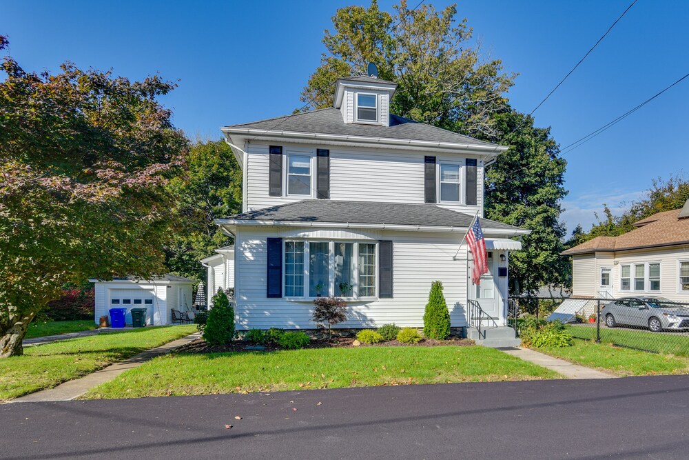 Lovely Westerley Home w/ Yard & Grill!