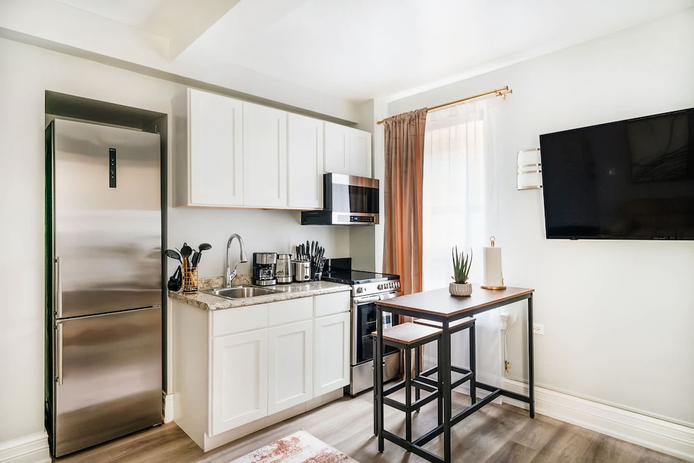 73-508 New 1BR 1bth UWS Doorman Gym