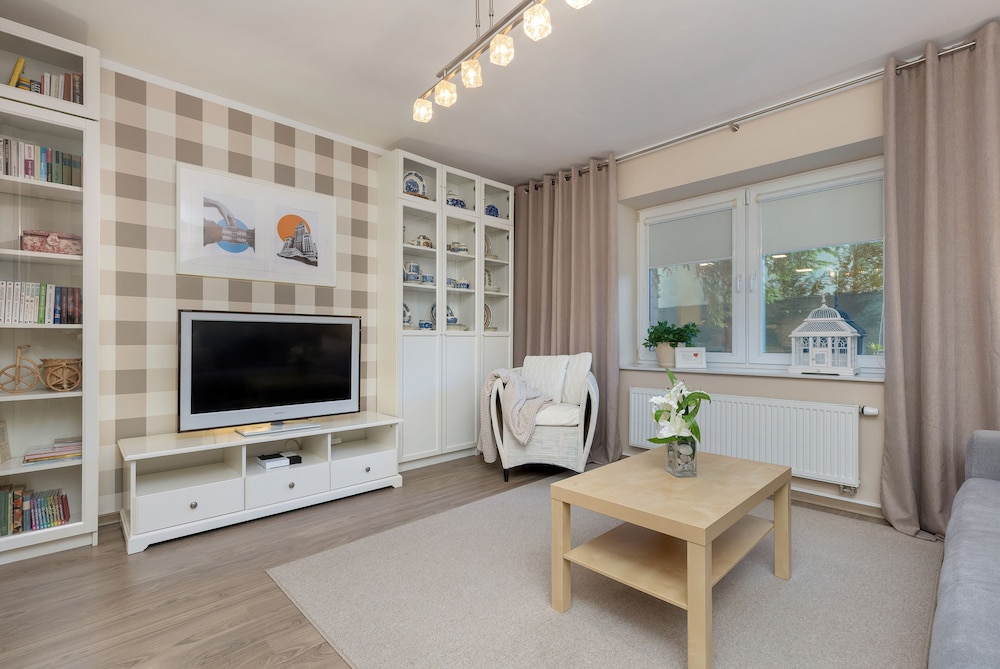 Soft Beige Raniuszka by Renters view 3
