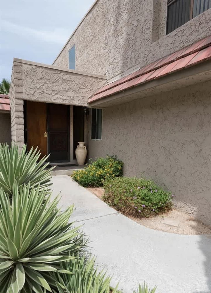 Lakeside Golf Course Retreat in Cathedral City