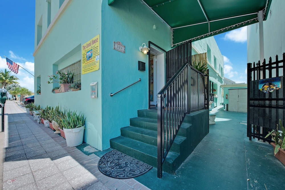 Hotel The Coral House Motel - Image 1