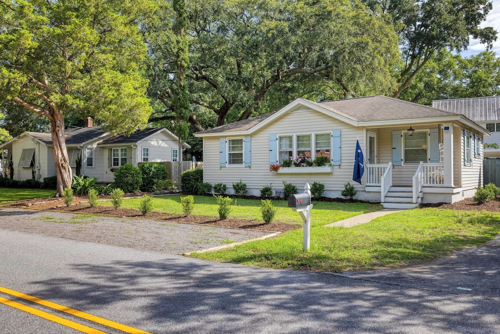 Arsenal Buyout by Avantstay 2 Homes Near Sullivans Island w/ Outdoor Dining