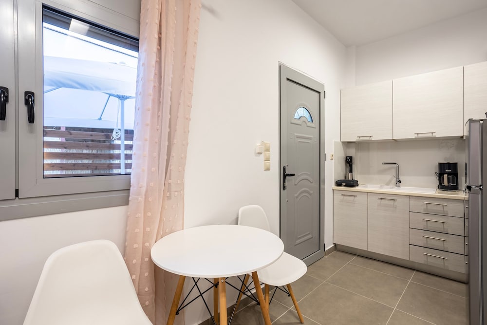Filiatra Welcoming Hideaway - A Cozy Urban Escape
