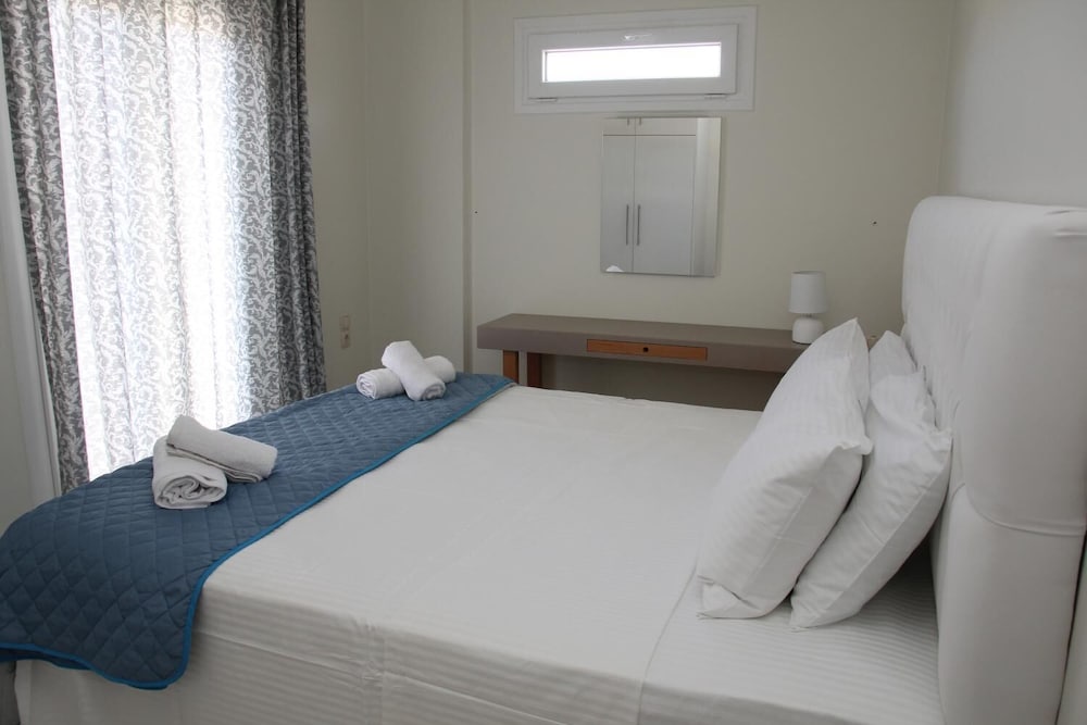 Holiday Luxury Villas view 3