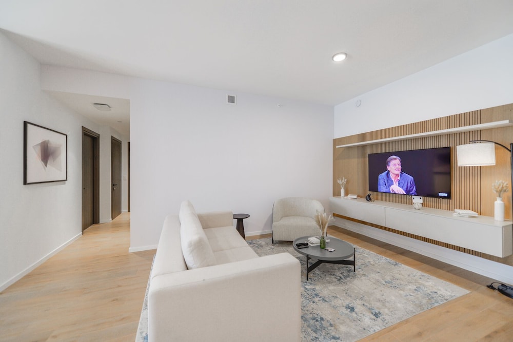 Luxury Condo  In The Epicenter of Miami