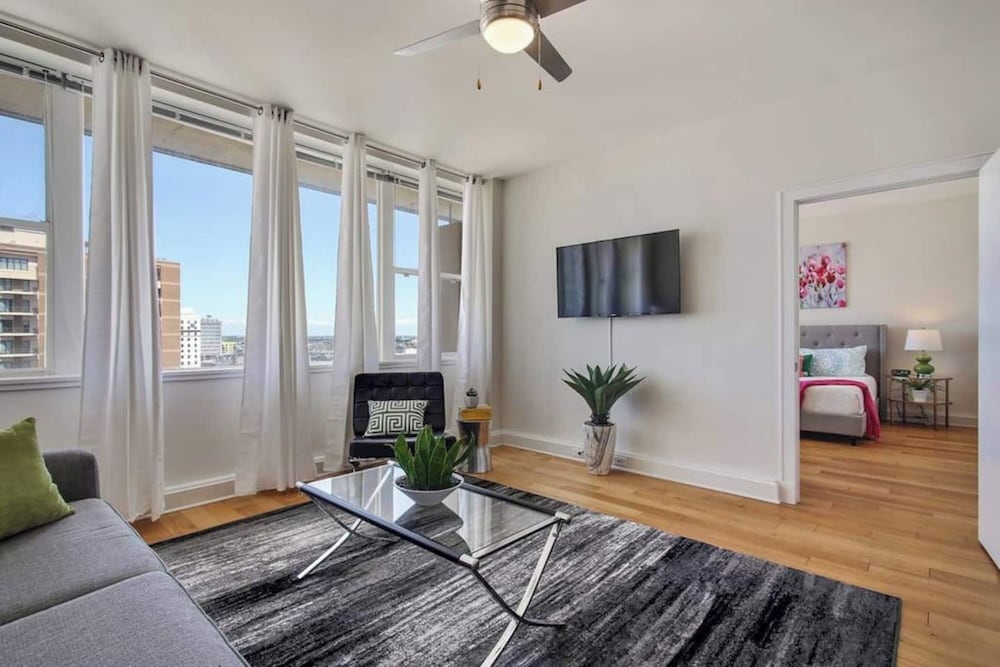 Elegant Condos in NOLA with Rooftop Pool - Image 5