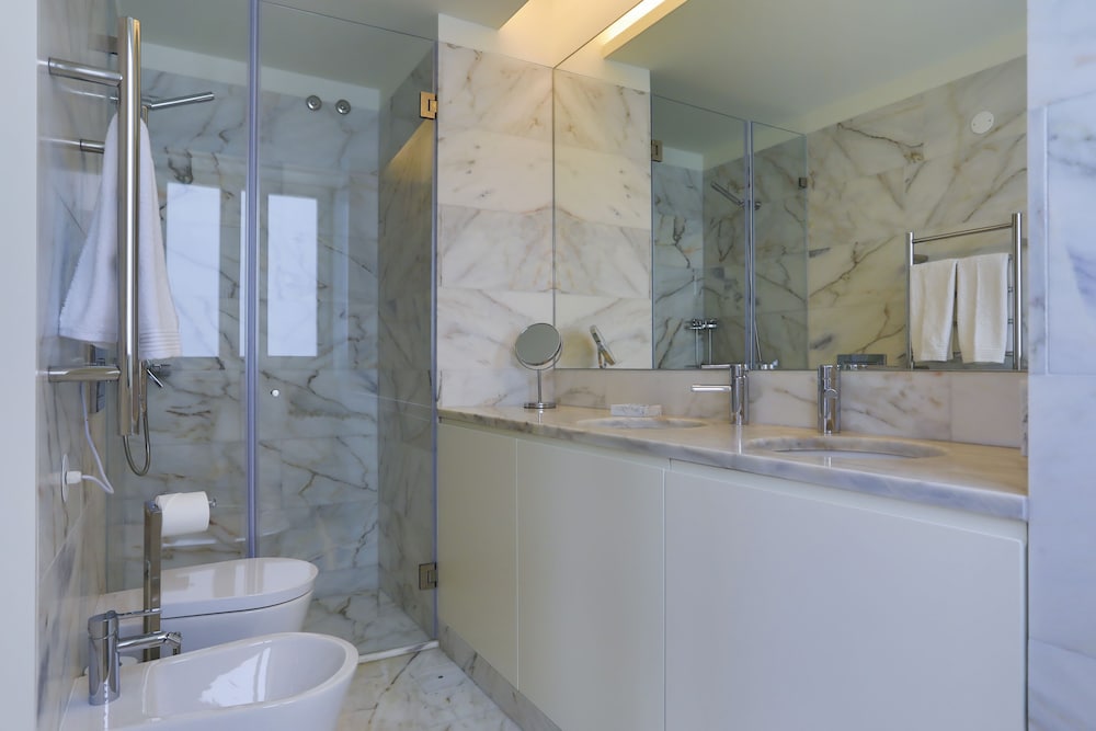 Bairro Alto Apartments by linc