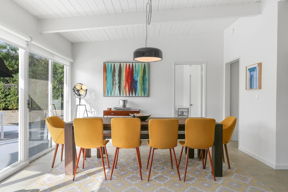 Bright & Harmonious Oasis