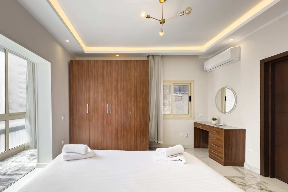 Xuru Stays I The 2bdr Emerald Pearl @ Heart of Heliopolis