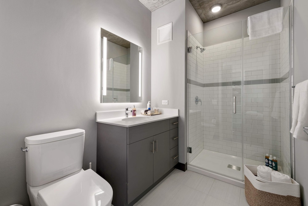 Cloud9 6 apt for 30ppl Fulton Market The Nouveau
