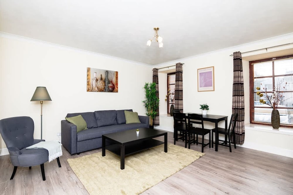 2 Bed Flat-ground Floor-parking