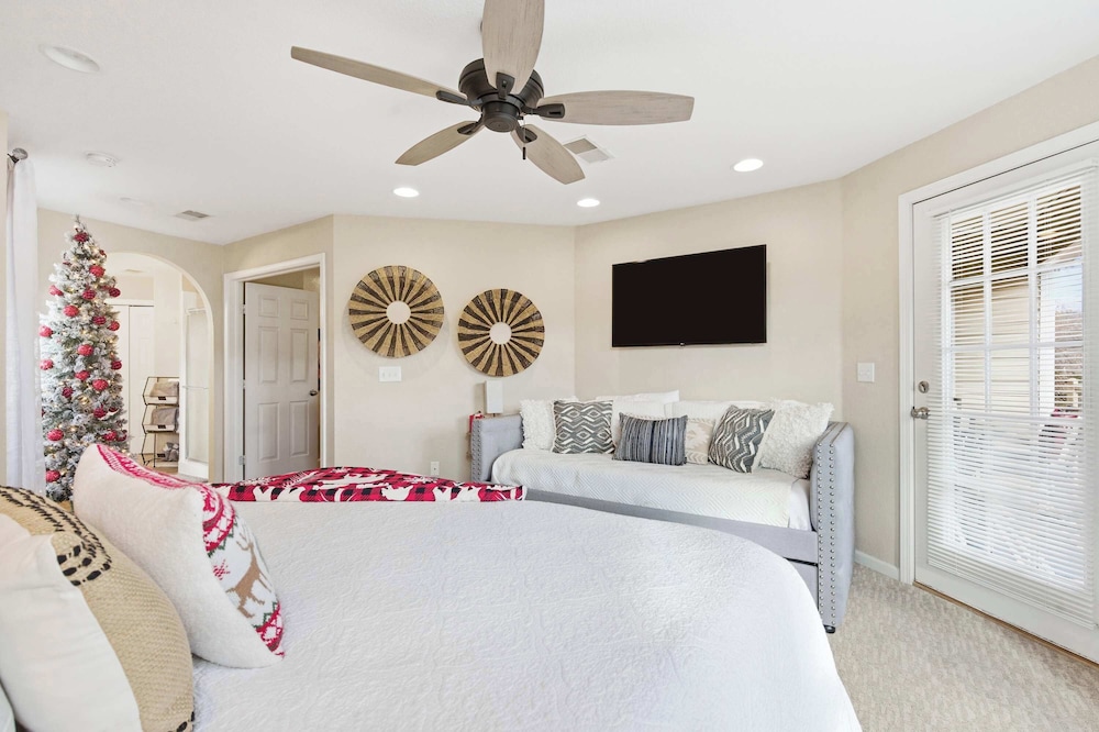 The Ozark Getaway Stay for 6