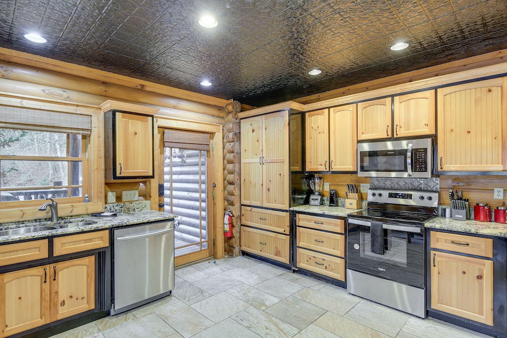 Sevierville Sanctuary - Huge Game Room & Hot Tub! view 5