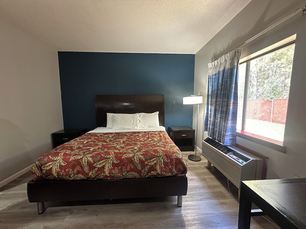Budget Inn, Hwy 41