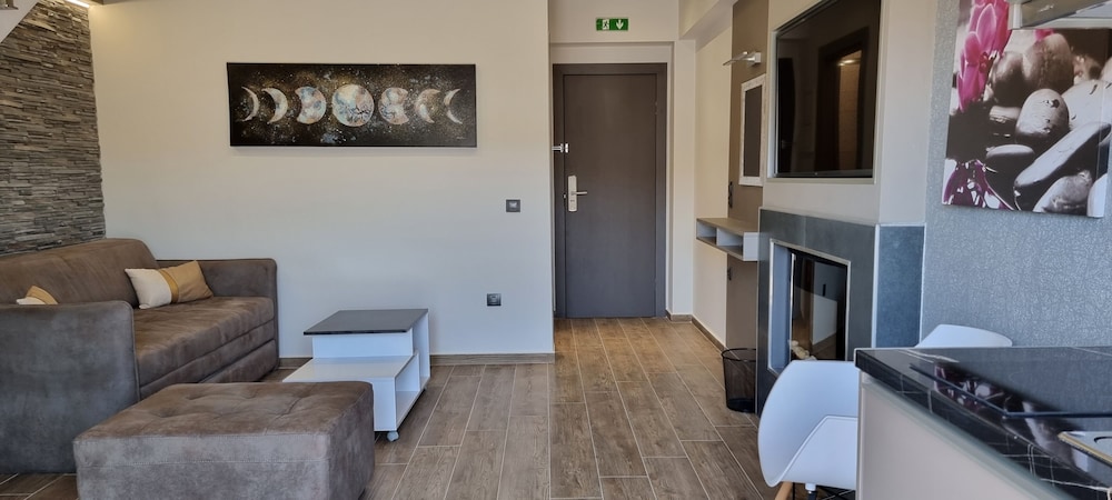 LUXSUITES