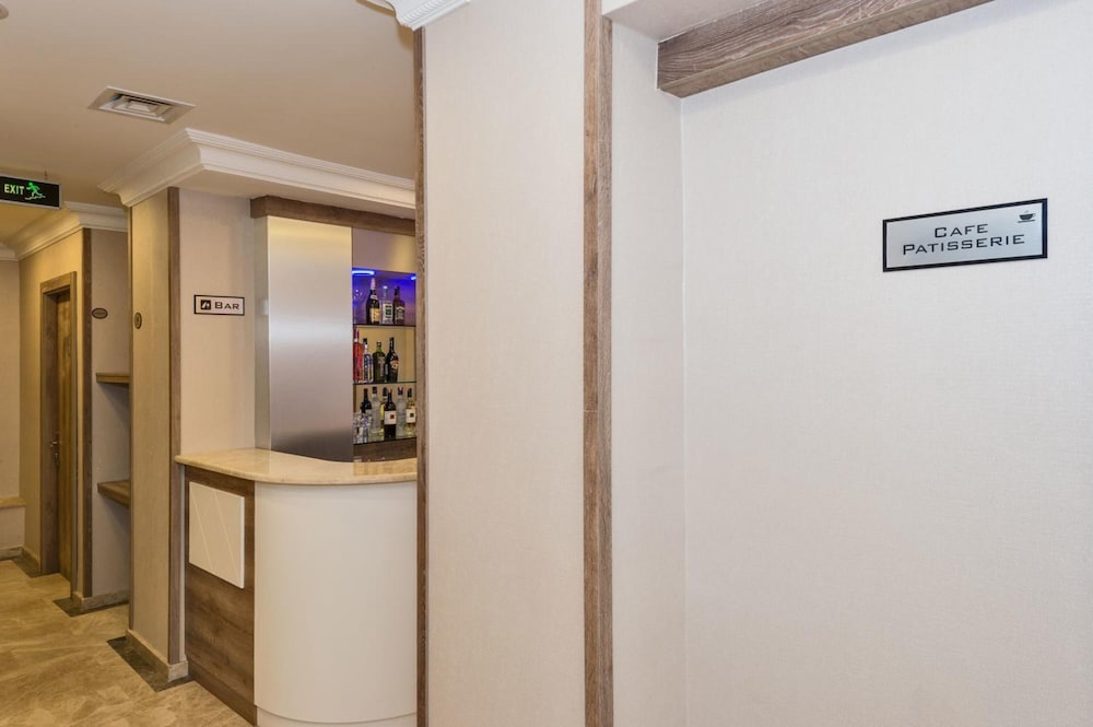 Alphonse Otel - Image 42